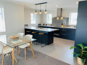Stunning Modern Retreat Hastings